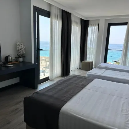 Palladium Hotel- Luxury Leading Hotels Отели рядом с достопримечательностью «Пляж Паласа»