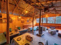 บีโฮลเดน สเตย์ แอนด์ คาเฟ่ - วิวภูเขา บูทีคสเตย์ ใน โอลด์ มานาลี โรงแรมในมานาลี