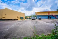 Economy Inn Livingston by OYO TX US 59 - parking