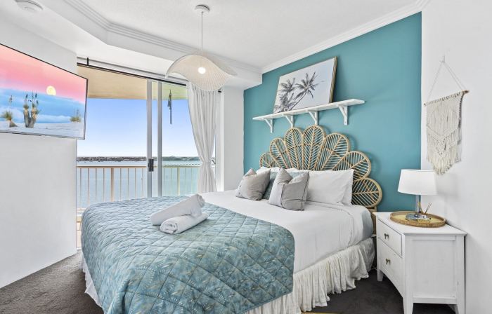 Bright 2 Bed Apartment With Ocean Views