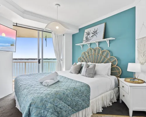 Bright 2 Bed Apartment With Ocean Views Hotels in Labrador