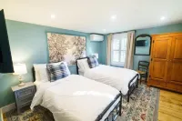 Green Trails Inn Hotel di 