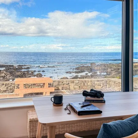 Writer s Retreat - Peaceful Cosy Seafront Retreat for Two