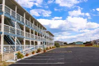 Blue Heron Motel - parking