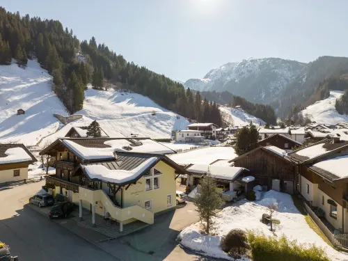 Apartment in Hollersbach Near Ski Lift - Homestays