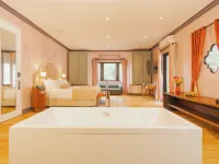 Aubrey Hotel Boutique Hotels near Bellavista