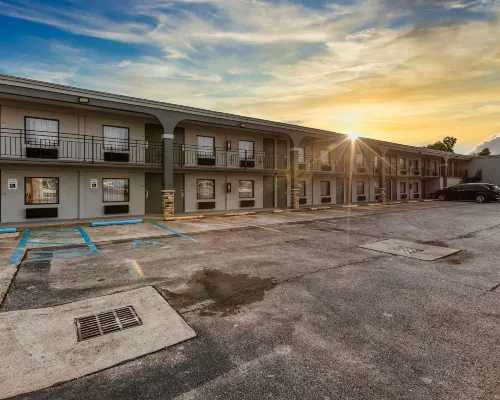 Clarion Pointe Decatur River City Hotels in Decatur
