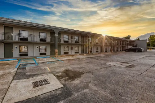 Clarion Pointe Decatur River City
