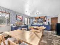 AmericInn by Wyndham Delafield Hotels in Delafield