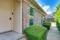 Modern Home Near DFW: Work, Play + Relax! - 2 stjerner