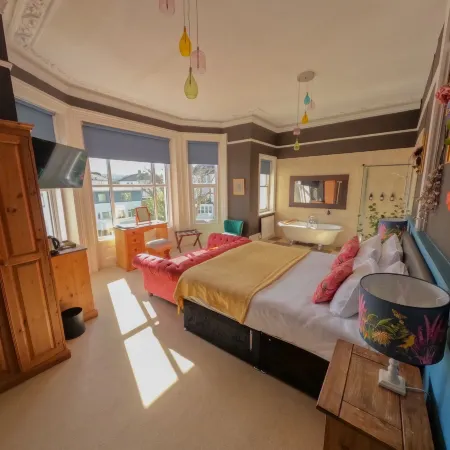 The Sheldon B&B - Free Private Parking