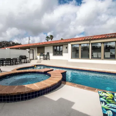 Coastal Paradise Beachfront House - Sleeps 26
