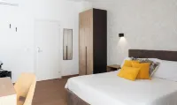 Barirooms - Cardassi Suites