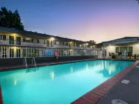 Best Western Town House Lodge モデストのホテル