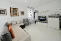 Real Modern Rapallo Retreat - مطابخ