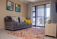 No4 Airville Slate,9 min Drive to Cresta Mall - Condos