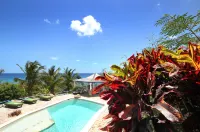 The Carib House 5 Bedrooms and Pool Close to Beach -  Casas de vacaciones
