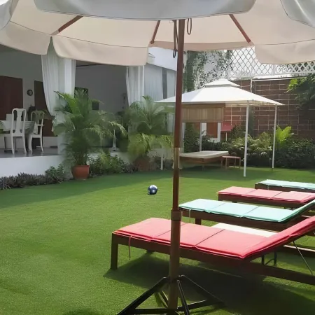 Barefeet Naturist Resort Отели рядом с достопримечательностью «Тайская Королевская Армия»