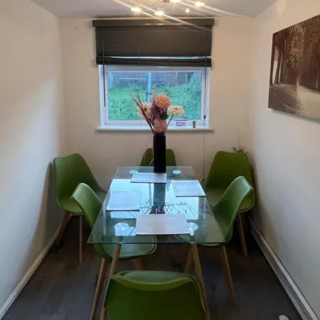 3 Bed House Sleeps 6 -Enclosed Garden-Free Parking