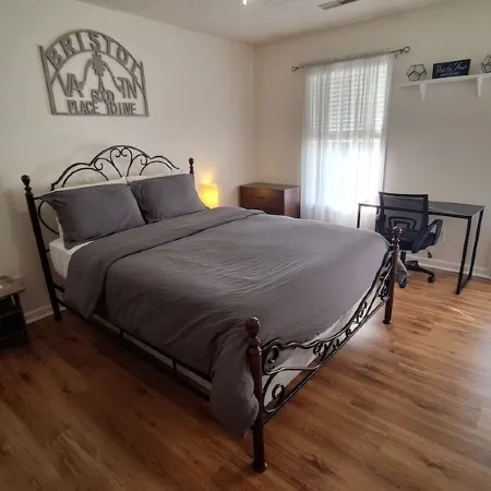 Comfy Condo! Pet Allowed!