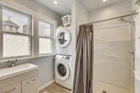 Walk Downtown: Inviting Historic Home in Dubuque! - spa
