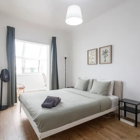 Charming 2-Bedroom Apartment in Almada, Near Lisbon
