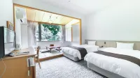 Yuyado Kuttari Onsen Lake Inn - parking