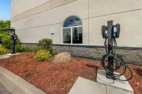 Days Inn by Wyndham Thunder Bay North - parking