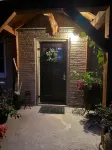 Serene 2-Bedroom Apartment with Private Entrance and Pool Access - アパートメント