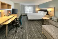 TownePlace Suites Red Deer - ที่มีสระว่ายน้ำ