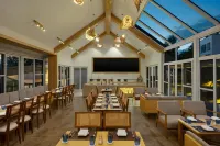 Himalayan Hideaway Resort Pokhara, The Centara Collection - 5 звезд