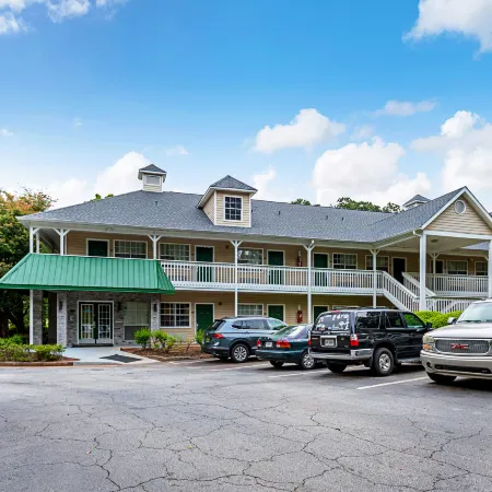HomeTowne Studios by Red Roof Atlanta – Lawrenceville