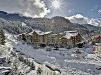 Evolution Whistler Hotels near Emerald Express