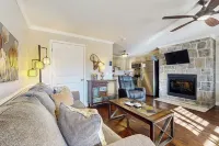 Pool + Riverfront! Couples Retreat in Smoky Mtns - Apartments