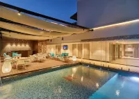 Hycinth Hotels - Pools