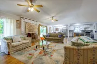 Atlanta Area Home w/ Yard: Great for Families! - 2 stelle