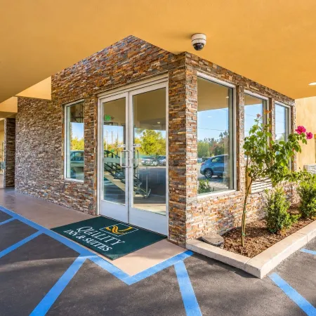 Quality Inn & Suites Near Downtown Bakersfield