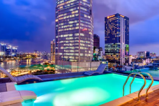 Sky Gem Central Hotel Отели рядом с достопримечательностью «Здание городского совета»