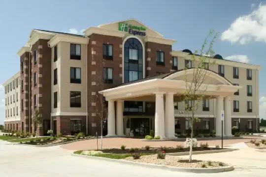 Holiday Inn Express & Suites MARION by IHG
