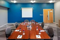 Holiday Inn Express HULL CITY CENTRE by IHG - parking