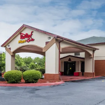 Red Roof Plus+ & Suites Opelika