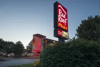 Red Roof Plus+ St Louis - Forest Park/ Hampton Ave