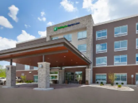 Holiday Inn Express & Suites GRAND RAPIDS AIRPORT - SOUTH by IHG Hotels in Cascade
