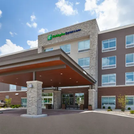 Holiday Inn Express & Suites GRAND RAPIDS AIRPORT - SOUTH by IHG