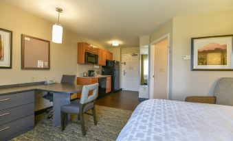 Candlewood Suites Medford