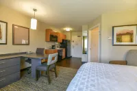 Candlewood Suites Medford