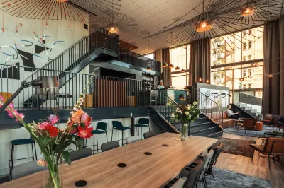 Holiday Inn - the niu, Fender Amsterdam فنادق في 