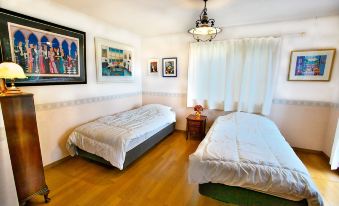 Guesthouse Itoa White Westernstyle Villa on The