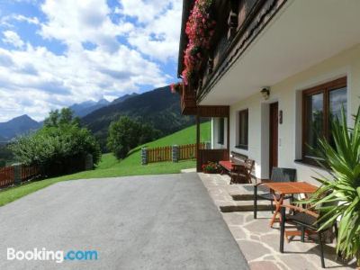 Apartment with Mountain View