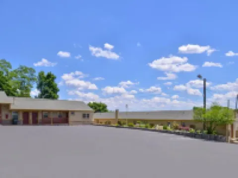 Golden Hill Inn-Danbury Hotels in Danbury